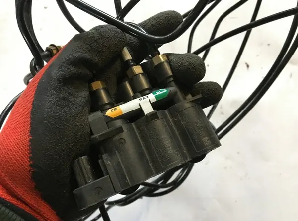 RANGE ROVER SPORT II L494 13- Fios de válvula de suspensão OEM image 5