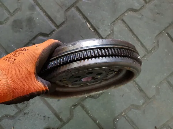 VW TOURAN PASSAT B6 2.0TDI Kaksimassaväkä DSG image 2