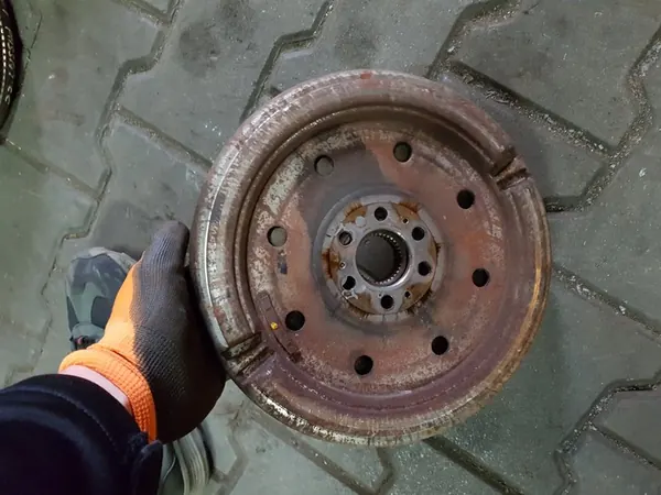 VW TOURAN PASSAT B6 2.0TDI Kaksimassaväkä DSG image 3