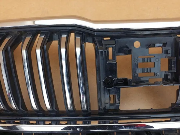 SKODA KODIAQ LIFT 21- Front Grill 565807723A image 8