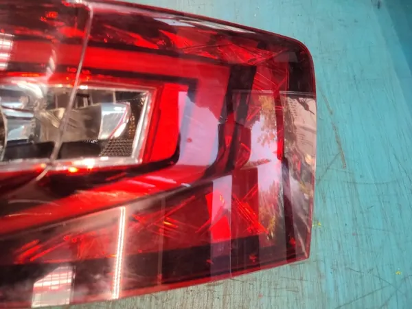Rechte Heckleuchte Skoda Superb III 15-19 LED OEM 3V9945208A image 3