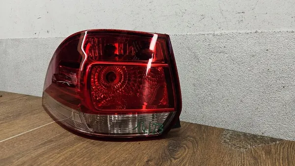 VW GOLF VI KOMBI VÄNSTER BAKLJUS 1K9945095E image 2