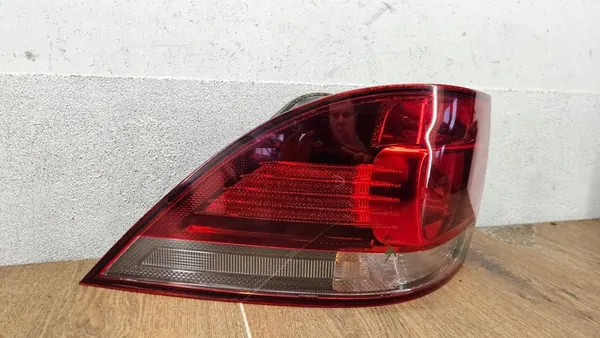 VW GOLF VI KOMBI VÄNSTER BAKLJUS 1K9945095E image 3