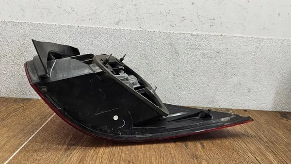 VW GOLF VI KOMBI VÄNSTER BAKLJUS 1K9945095E image 7