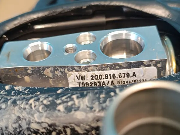 VERWARMINGSWISSEL SKODA SCALA LIFT 1.0TSI 2Q1820007B image 8