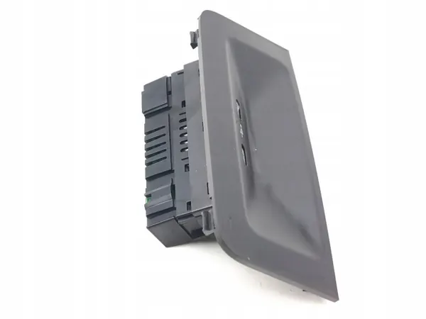 Puerto USB Skoda Enyaq iV OEM 657035736A - Usado image 4