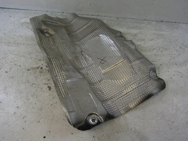 Opel Corsa F Avgasvärmeskydd OEM 9824324580 image 6