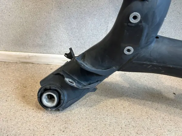 BMW Hinterachsschwinge OEM 8837900 - Gebraucht image 7