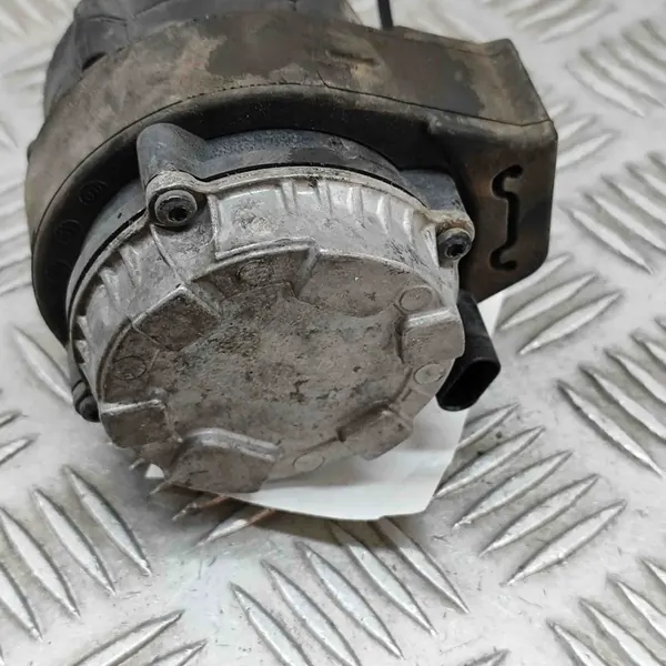 Vattenpump VW PASSAT VARIANT B8 04L965567B 2016 image 5