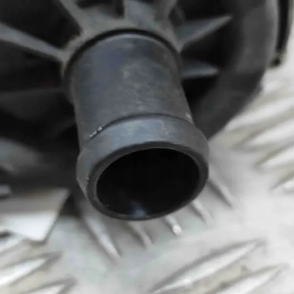 Vattenpump VW PASSAT VARIANT B8 04L965567B 2016 image 7