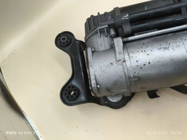 Luftfjädringskompressor bak OEM 6875177 BMW X5 F15 image 3