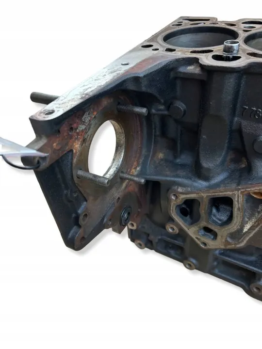 BMW Moottorilohko OEM 7786664 118d/318d/320d image 4