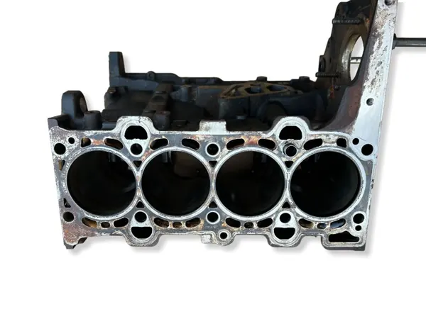 BMW Moottorilohko OEM 7786664 118d/318d/320d image 9