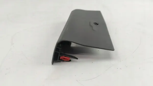 Prise USB Toyota OEM 55407K0020 - Occasion image 9