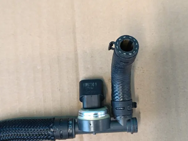 CUPRA FORMENTOR 2.0 TDI 110KW 2024 Capteur de pression de carburant OEM image 5