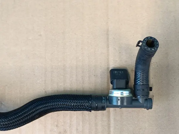 CUPRA FORMENTOR 2.0 TDI 110KW 2024 Capteur de pression de carburant OEM image 6