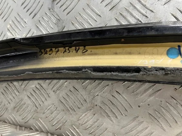 Spoiler Mercedes W209 OEM A2097900088 - Usado image 4