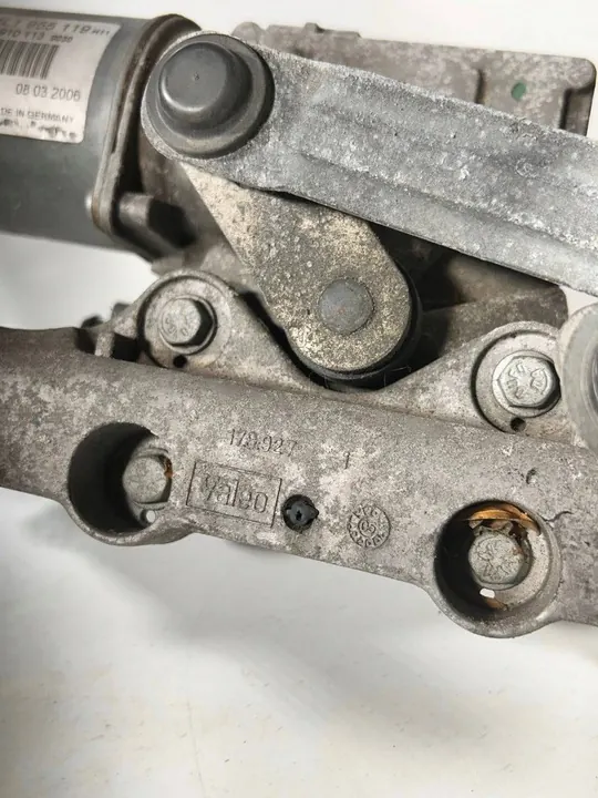 Audi Q7 4L Tuulilasinpyyhkijän mekanismi 2009 OEM 4L1955119 image 3