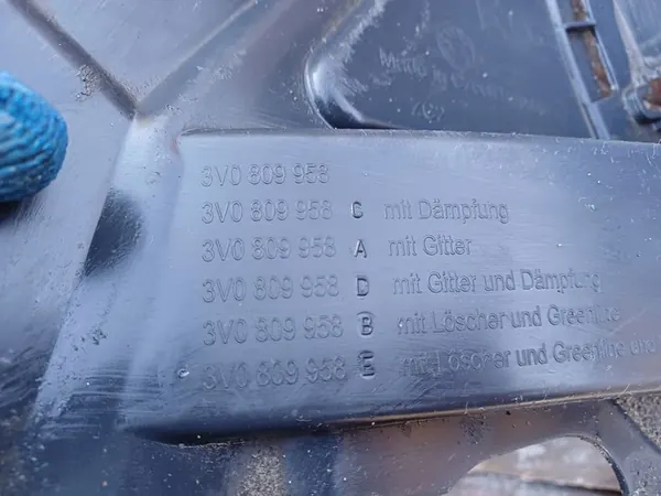 SKODA SUPERB 3 III 15- Right Front Wheel Arch 3V0809958 image 6