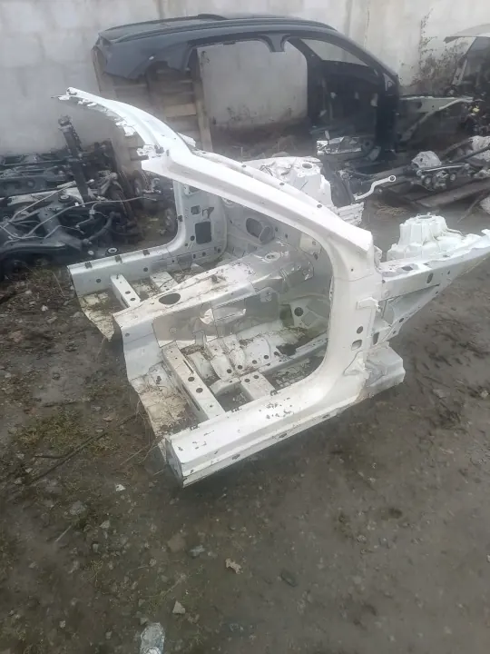 Mercedes A238XXX0000 Etupuskuri Käytetty image 3