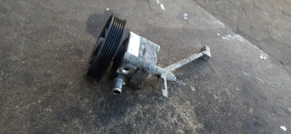 Bomba de direção assistida Volvo 2.4 D D5 image 3