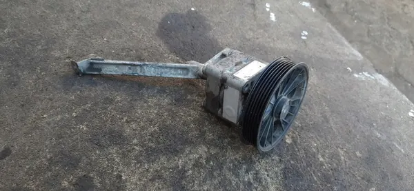 Bomba de direção assistida Volvo 2.4 D D5 image 4