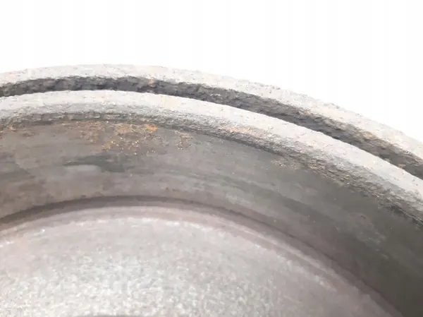 Tambour de frein arrière Ford OEM UH7429A13 - Occasion image 3