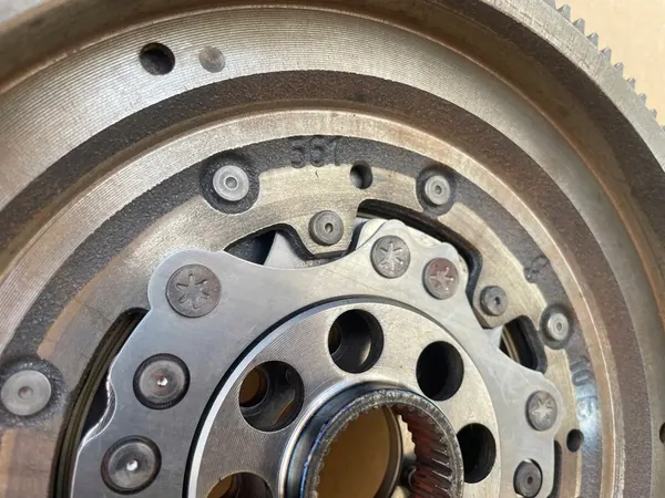 Volante de Dupla Massa VW Audi 07K105266H image 2