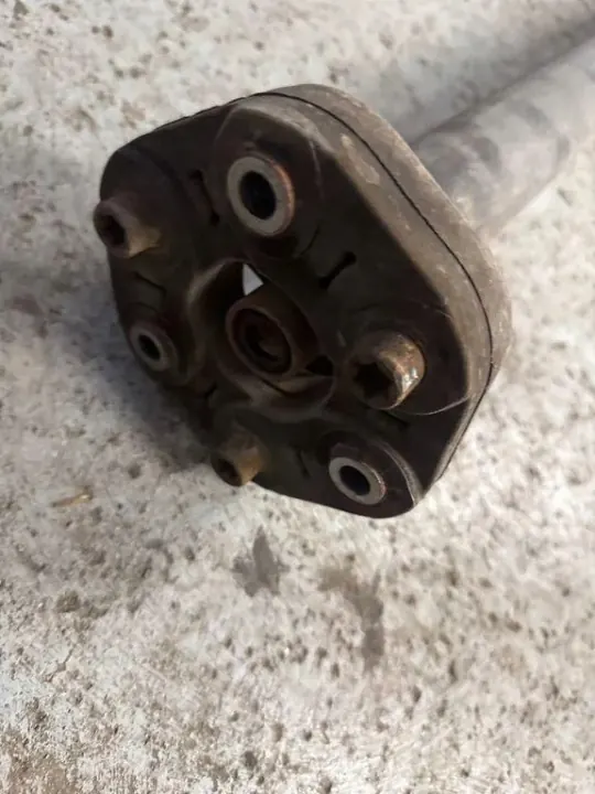 Mercedes E W213 Vetoakseli OEM A2130700 - Käytetty image 2