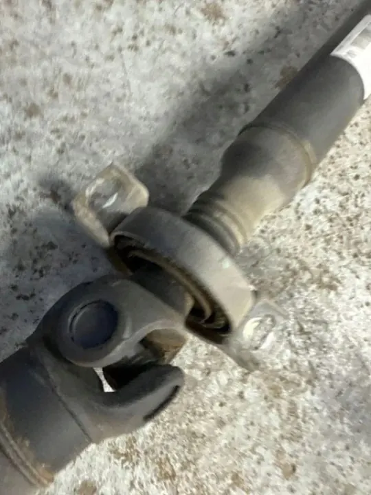 Mercedes E W213 Vetoakseli OEM A2130700 - Käytetty image 5
