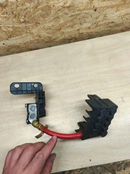Porsche Batteriesicherung OEM 971937753 - Gebraucht image 5
