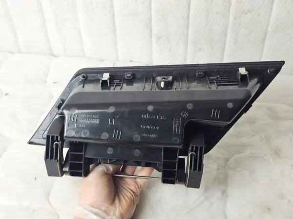 Volkswagen Tiguan II 2016 Bac console tableau bord OEM 5NB857922 image 3