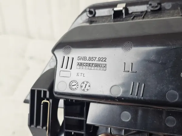 Volkswagen Tiguan II 2016 Bac console tableau bord OEM 5NB857922 image 4