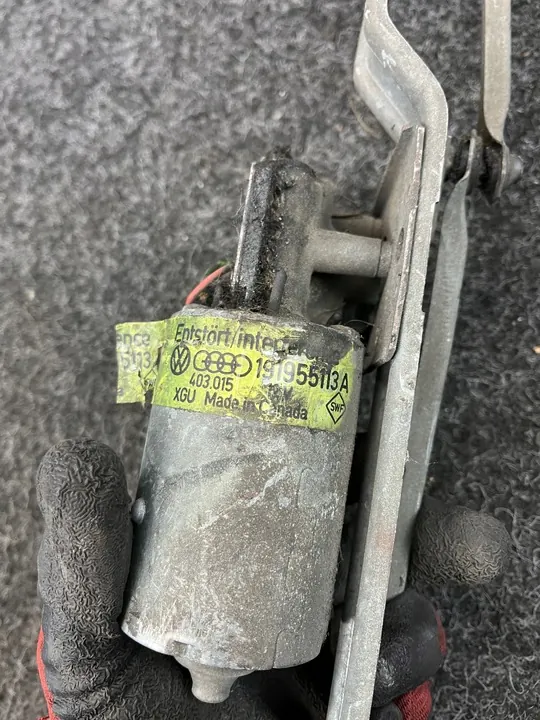 VW Golf II Pyyhkijän Moottorin Mekanismi 191955113A image 5