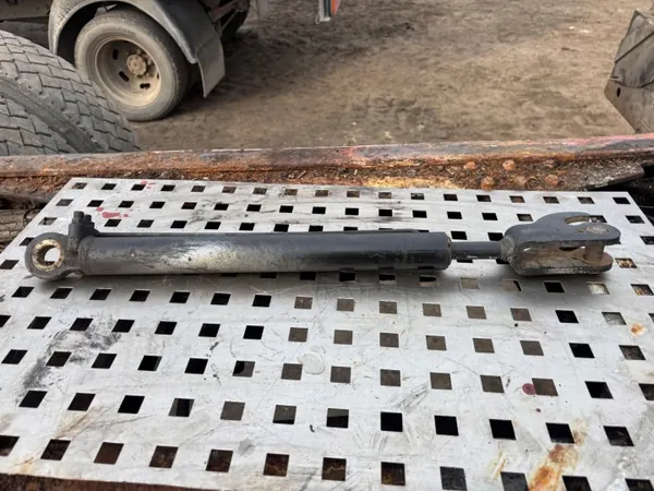 Mercedes-kabinin nostosylinteri OEM A9575530005 image 2