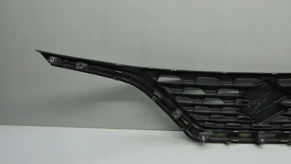 Rejilla OEM 71741-68P para Suzuki Baleno II - Usado image 7