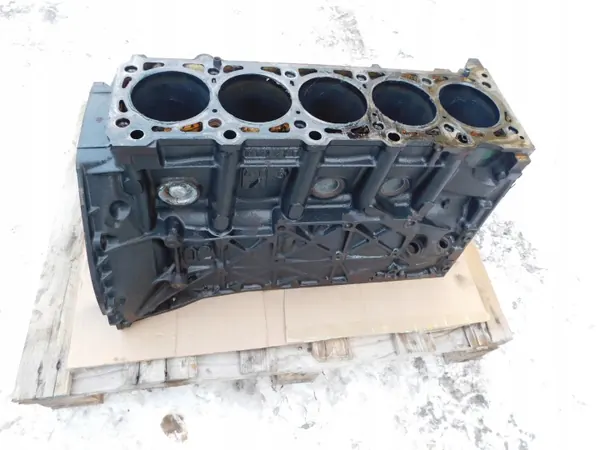 Mercedes Sprinter 2.7 CDI moottorilohko OEM image 5