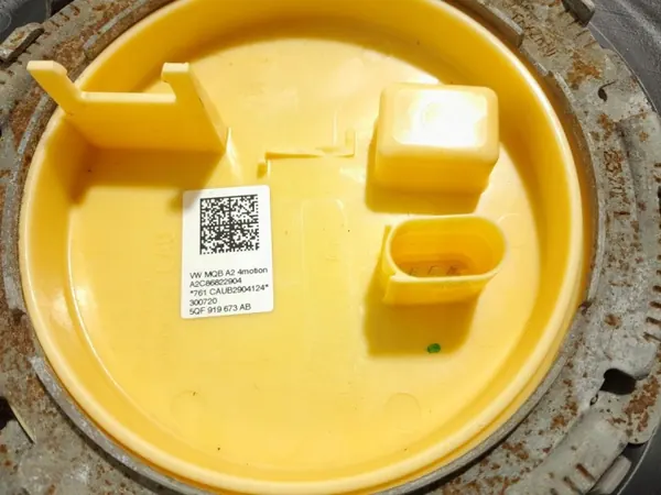 Skoda Kodiaq brandstoftank OEM 5QF201021JT - Gebruikt image 5