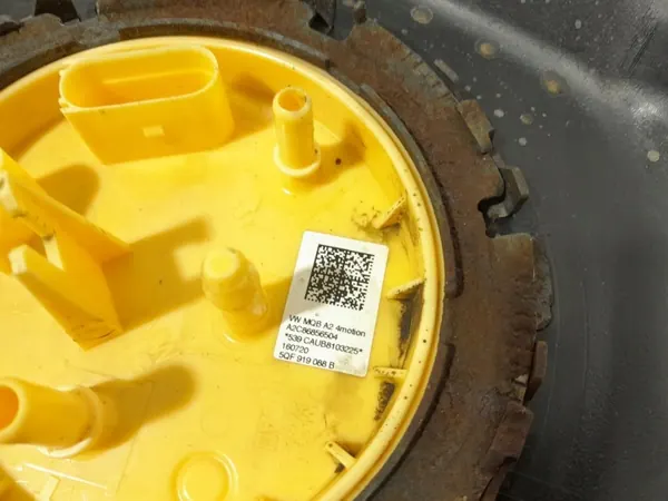 Skoda Kodiaq brandstoftank OEM 5QF201021JT - Gebruikt image 6