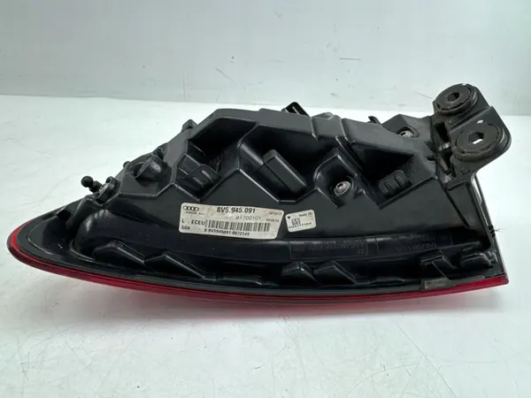 AUDI A3 8V5 Sedán Luz Trasera Izquierda image 8