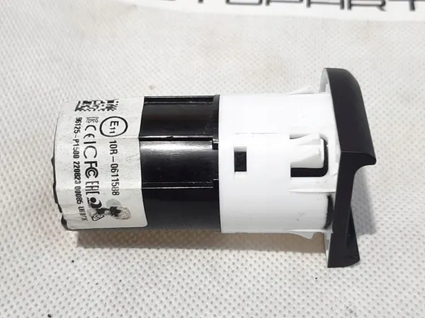 Tomada USB OEM 96125-P1500 para Kia Sportage V image 3