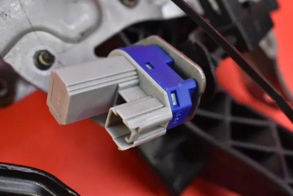 Kytkin- & Jarrupoljin OEM S0855 Mazda MX-5 ND image 6