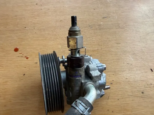 Bomba de dirección OEM GMC16611 Toyota Hilux 2.8 D-4D image 3