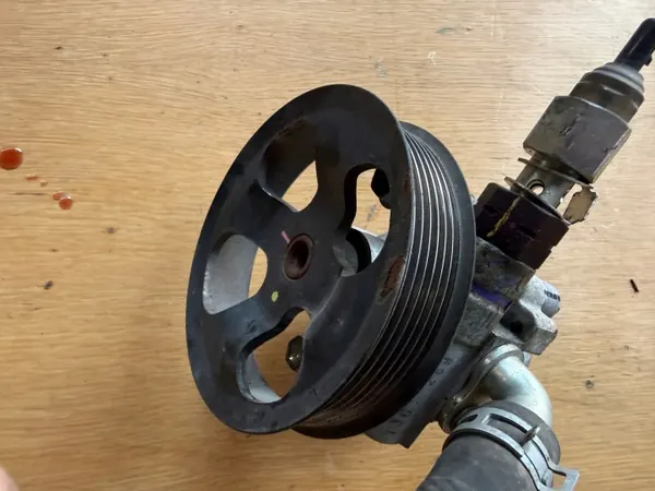 Bomba de dirección OEM GMC16611 Toyota Hilux 2.8 D-4D image 4