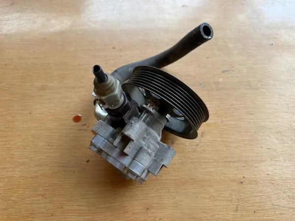 Bomba de dirección OEM GMC16611 Toyota Hilux 2.8 D-4D image 5