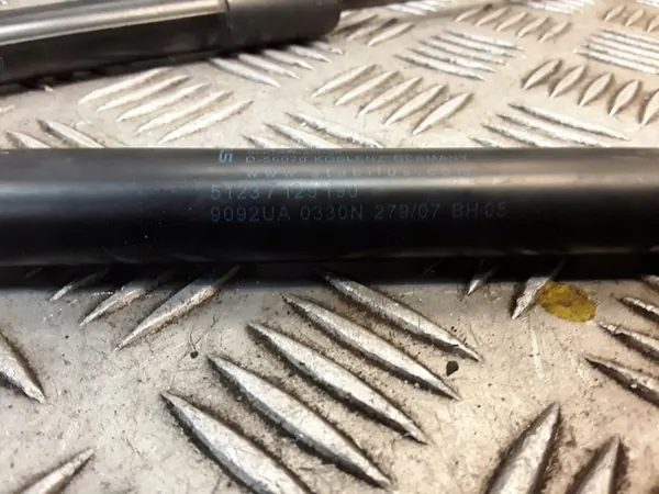 BMW 3 E90 E91 Höger sida Motorhuv Aktuator OEM 7129190 image 2