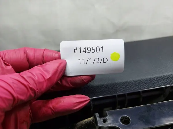 Guante pasajero Mercedes W204 OEM A2046802691 image 10