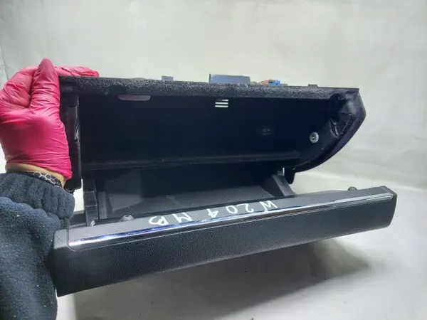 Guante pasajero Mercedes W204 OEM A2046802691 image 6