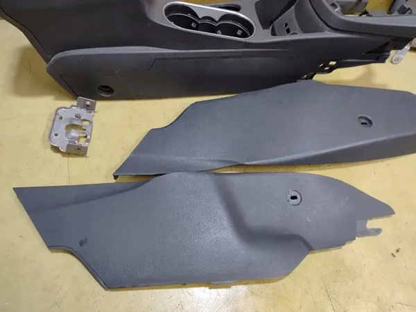 Reposabrazos consola central FIESTA MK7 LIFT OEM image 3