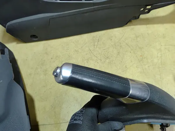 Reposabrazos consola central FIESTA MK7 LIFT OEM image 7